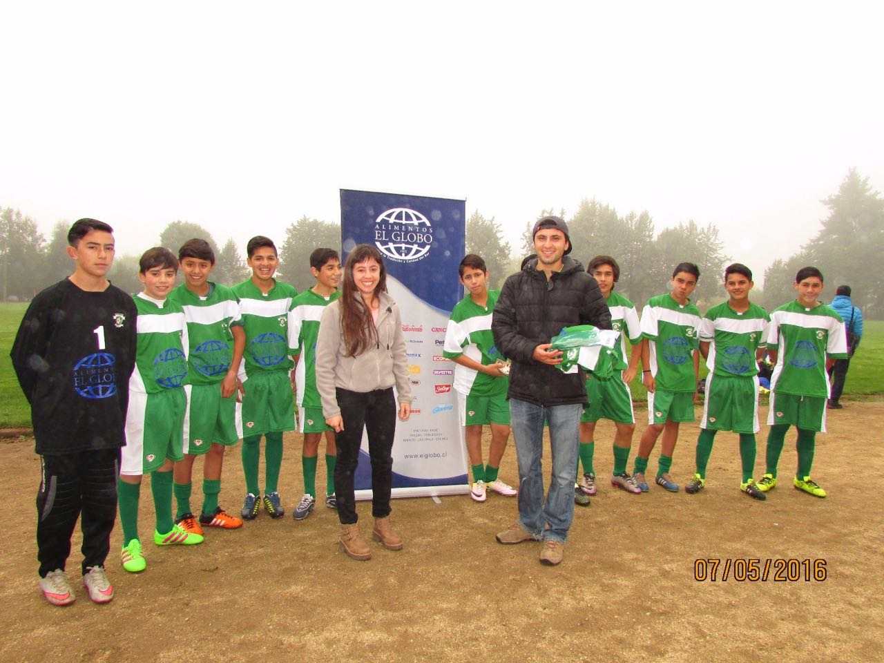 Donación de implementos de fútbol a Club Deportivo de Chillán que entrena a menores de escasos recursos entre 8 y 16 años